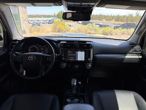 Used 2023 Toyota 4Runner TRD Off-Road Premium w/ Moonroof Package AWD/4WD image 10