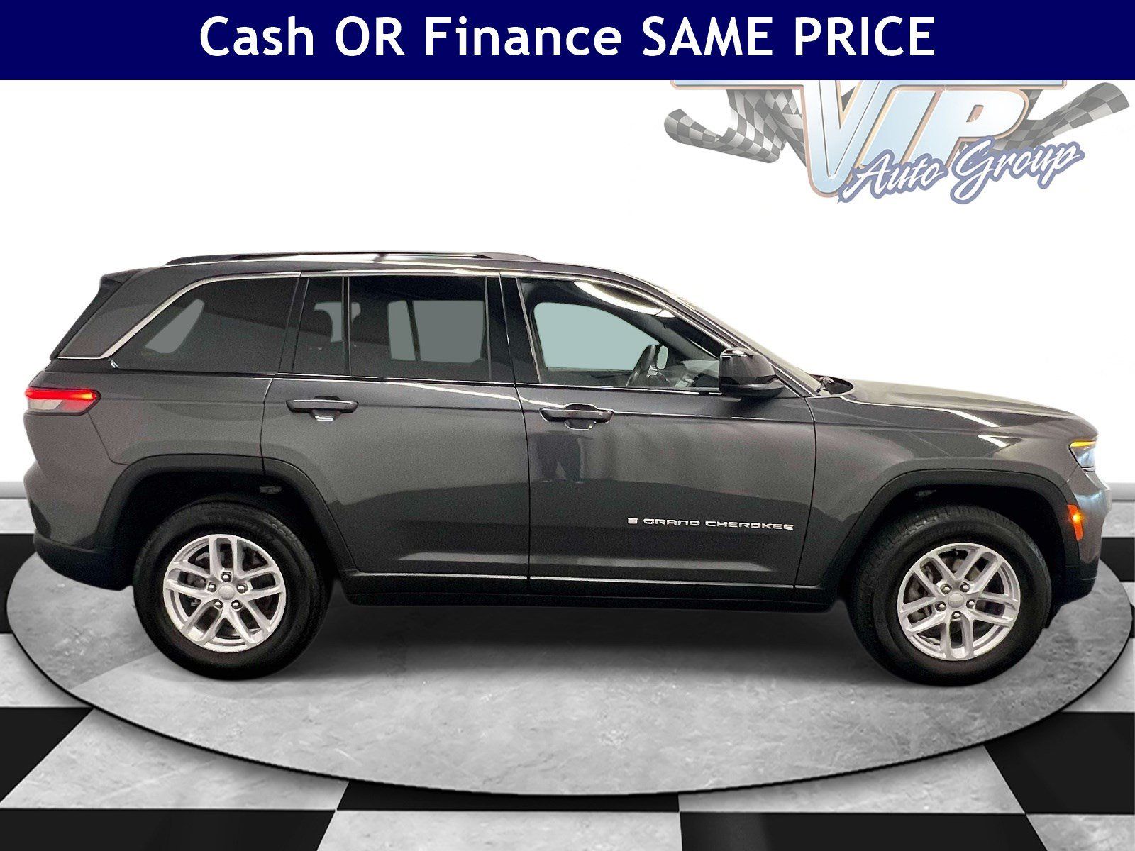 Certified 2025 Jeep Grand Cherokee Laredo X w/ Luxury Tech Group I AWD/4WD image 5