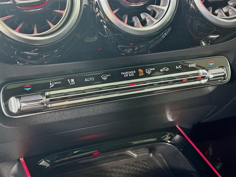 Certified 2025 Mercedes-Benz GLA 250 4MATIC image 19