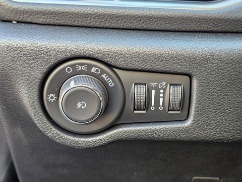 New 2026 Chrysler Pacifica Limited w/ Uconnect Theater Family Group image 14