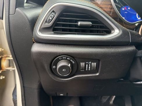 Used 2021 Chrysler Pacifica Pinnacle image 14