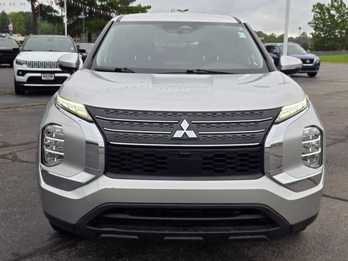 Used 2024 Mitsubishi Outlander ES FWD image 4