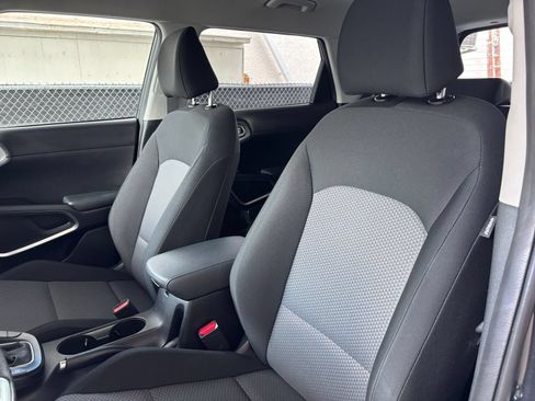 Used 2025 Kia Soul LX w/ LX Technology Package FWD image 36