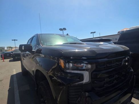 Used 2024 Chevrolet Silverado 1500 LT Trail Boss w/ LT Trail Boss Premium Package image 2