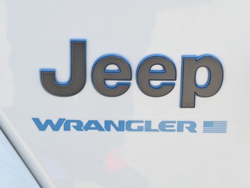 Used 2025 Jeep Wrangler Unlimited Sahara w/ Safety Group AWD/4WD image 34