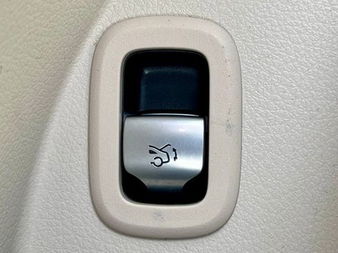 Certified 2023 Mercedes-Benz C 300 4MATIC Sedan image 31