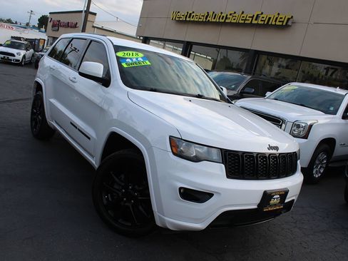 Used 2018 Jeep Grand Cherokee Altitude AWD/4WD image 38