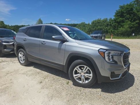 Used 2024 GMC Terrain SLE AWD/4WD image 3