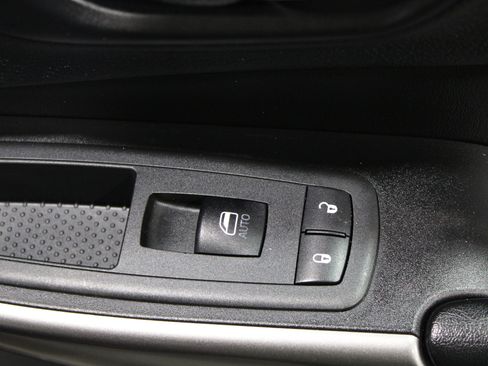Used 2019 Jeep Cherokee Latitude Plus w/ Comfort/Convenience Group AWD/4WD image 26