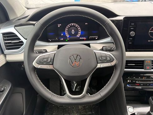 New 2026 Volkswagen Taos SE image 15