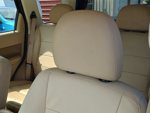 Used 2011 Ford Escape Limited w/ 302A Rapid Spec Order Code FWD image 9