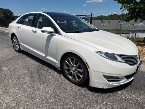 Used 2013 Lincoln MKZ FWD image 3