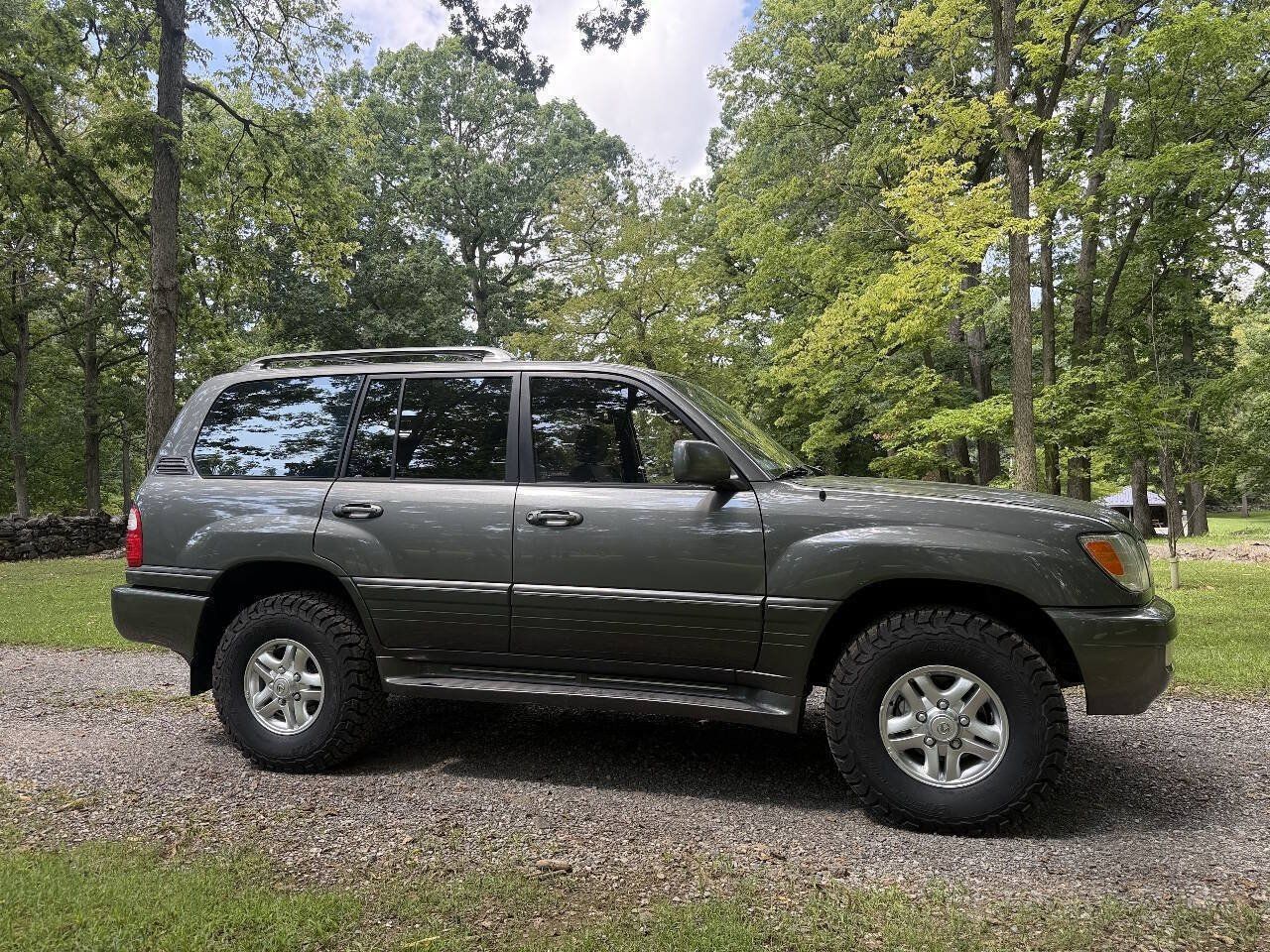 Used 2002 Lexus LX 470 4WD image 2