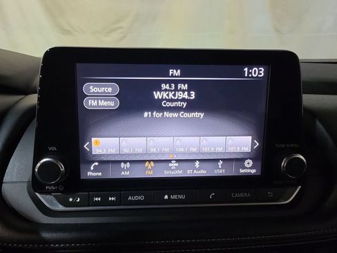 Used 2024 Nissan Rogue S FWD image 12