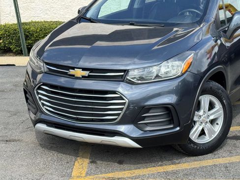 Used 2021 Chevrolet Trax LT w/ Driver Confidence Package FWD image 4