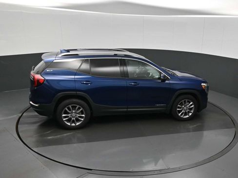 Used 2022 GMC Terrain SLT w/ Tech Package image 17