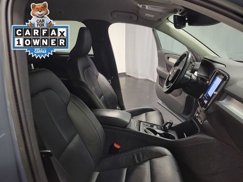 Used 2022 Volvo XC40 T4 Momentum FWD image 31