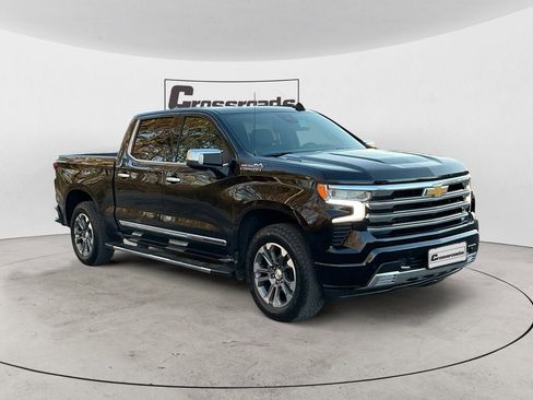 Used 2022 Chevrolet Silverado 1500 High Country w/ Technology Package image 7