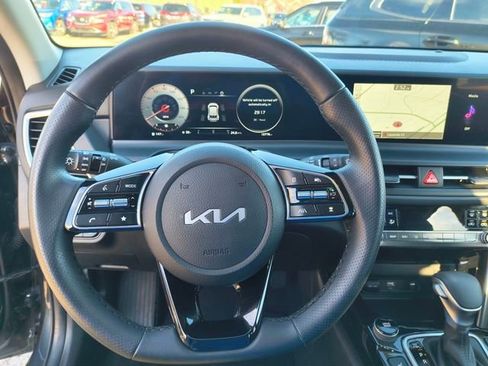 Certified 2024 Kia Seltos SX w/ SX Sunroof Package image 17