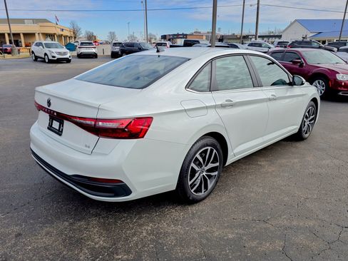 Used 2025 Volkswagen Jetta SE w/ Sunroof Package image 23
