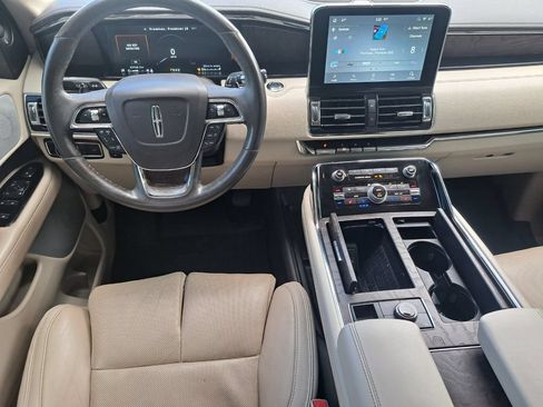 Used 2021 Lincoln Navigator Reserve w/ Luxury Package RWD image 19