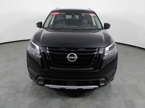 Certified 2025 Nissan Pathfinder Platinum w/ Black Appearance Package FWD image 13