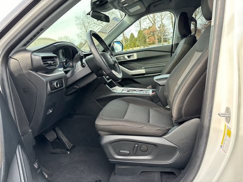 Used 2023 Ford Explorer XLT image 8