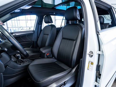 Used 2023 Volkswagen Tiguan SE R-Line image 35