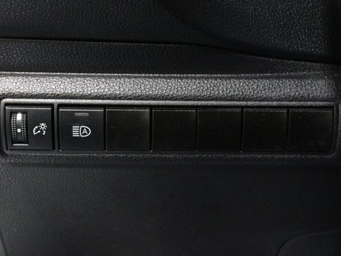 Used 2025 Toyota Corolla SE image 11