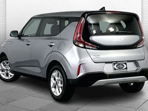 Used 2025 Kia Soul LX image 11