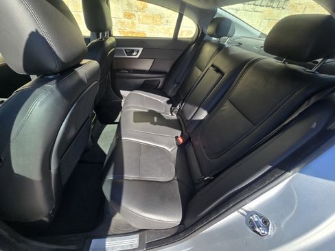 Used 2012 Jaguar XF image 7