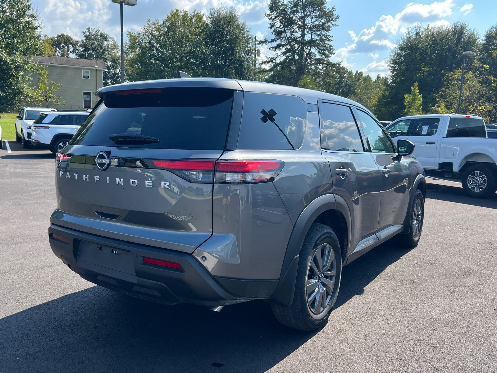 Used 2025 Nissan Pathfinder S FWD image 5