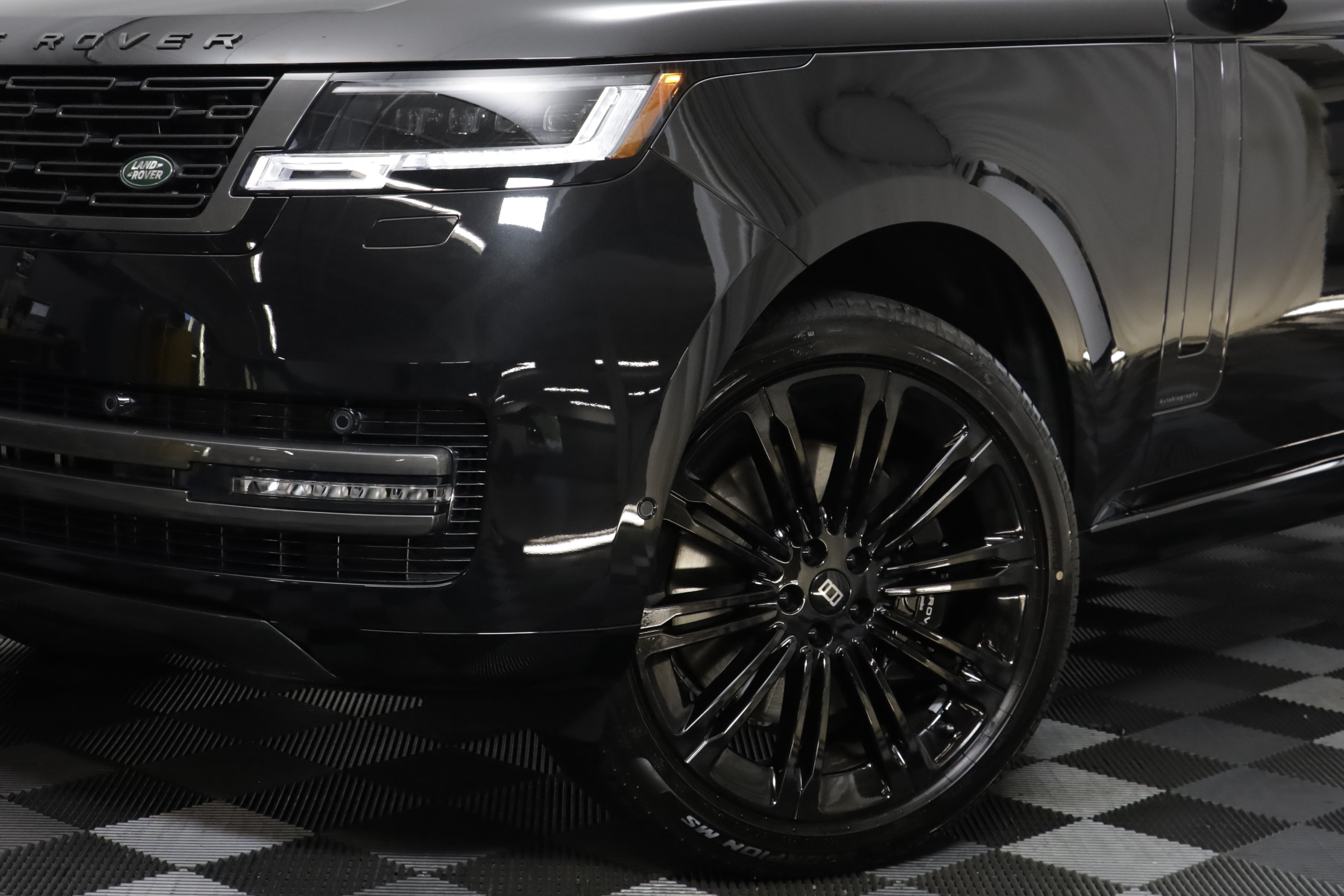 New 2027 Land Rover Range Rover Long Wheelbase Autobiography AWD/4WD image 4