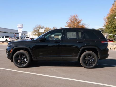 New 2025 Jeep Grand Cherokee Limited w/ Black Appearance Package AWD/4WD image 9