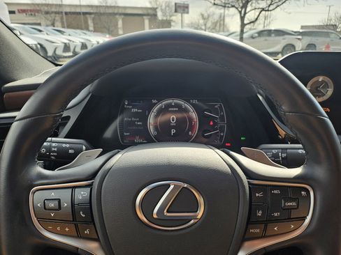Used 2025 Lexus ES 350 w/ Premium Package image 11