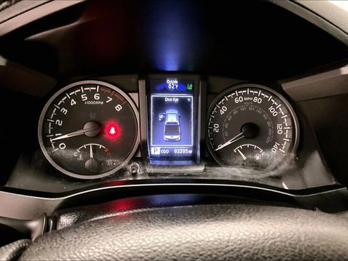 Used 2022 Toyota Tacoma TRD Off-Road w/ TRD Premium Off Road Package AWD/4WD image 14