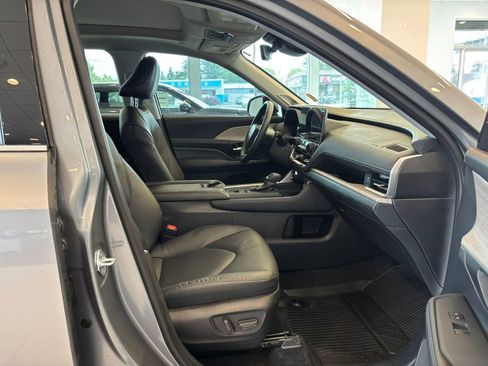 Used 2025 Toyota Grand Highlander AWD image 23