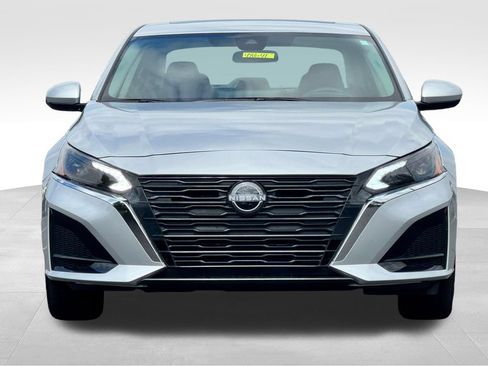 Used 2025 Nissan Altima 2.5 SV w/ SV Special Edition Package AWD/4WD image 2
