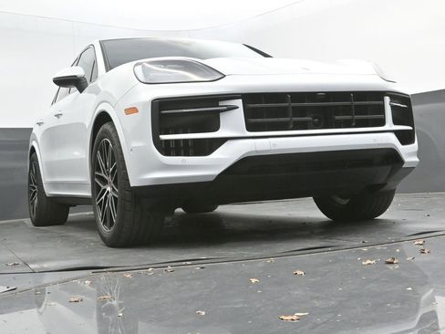 New 2025 Porsche Cayenne Coupe image 30