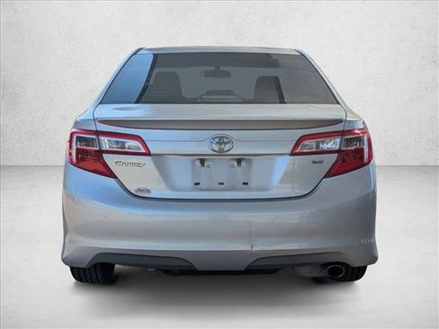 Used 2014 Toyota Camry SE FWD image 6