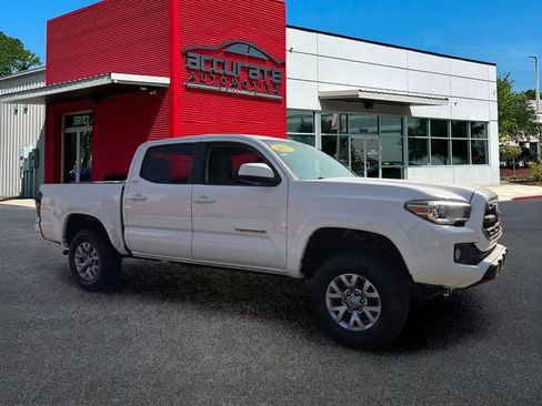 Used 2017 Toyota Tacoma SR5 w/ Tow Package RWD image 7