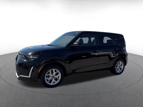 Used 2025 Kia Soul LX w/ LX Technology Package FWD image 10
