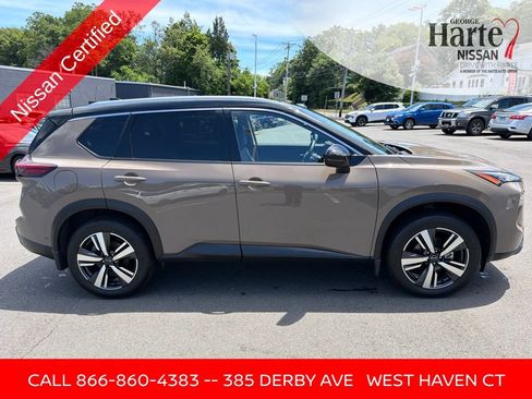Certified 2025 Nissan Rogue SL w/ SL Premium Package AWD/4WD image 9