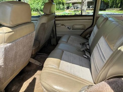 Used 1989 Jeep Grand Wagoneer image 24