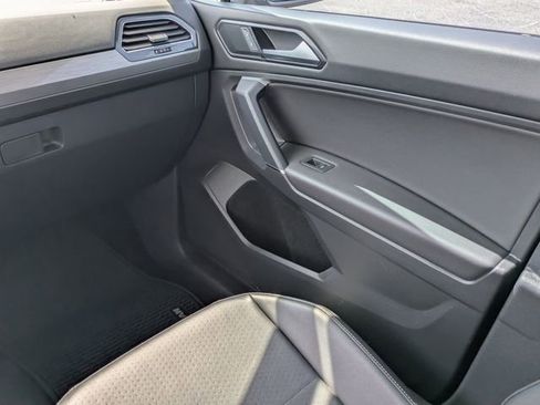 Used 2018 Volkswagen Tiguan SE FWD image 15