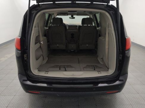 Used 2019 Chrysler Pacifica Touring Plus w/ Tire & Wheel Group FWD image 29