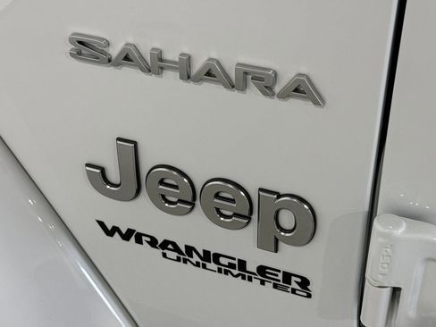 Used 2021 Jeep Wrangler Unlimited Sahara image 25