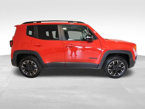 Used 2023 Jeep Renegade Latitude AWD/4WD image 5