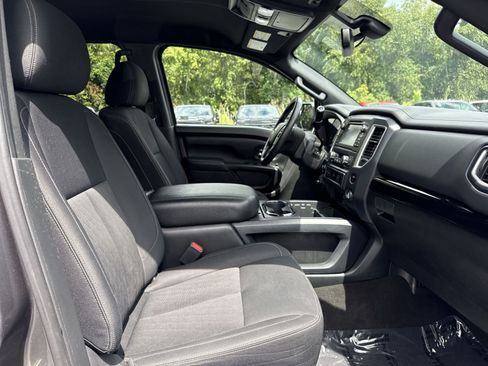 Used 2018 Nissan Titan SV w/ SV Convenience Package AWD/4WD image 28