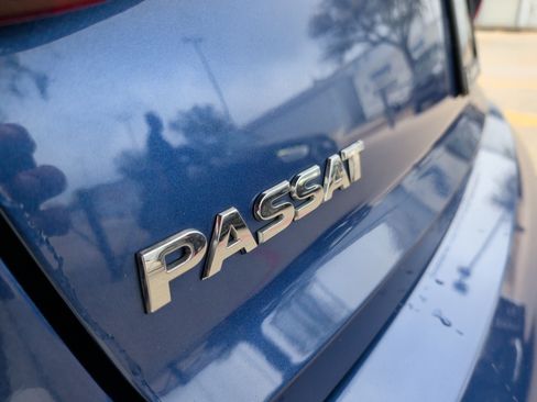 Used 2017 Volkswagen Passat 1.8T R-Line w/ R-Line Lighting Package image 36